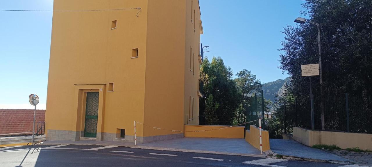 Casa Di Claude Con Posto Auto Apartamento Finale Ligure Exterior foto