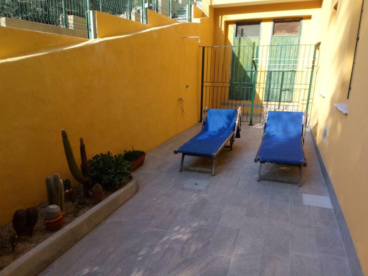 Casa Di Claude Con Posto Auto Apartamento Finale Ligure Exterior foto